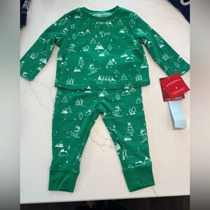 Wondershop Green Holiday Patterned 2 piece Pajama Set